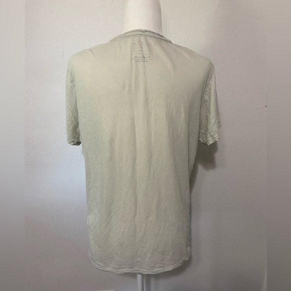 Guess vintage size M v neck graphic tee EUC - Picture 6 of 7